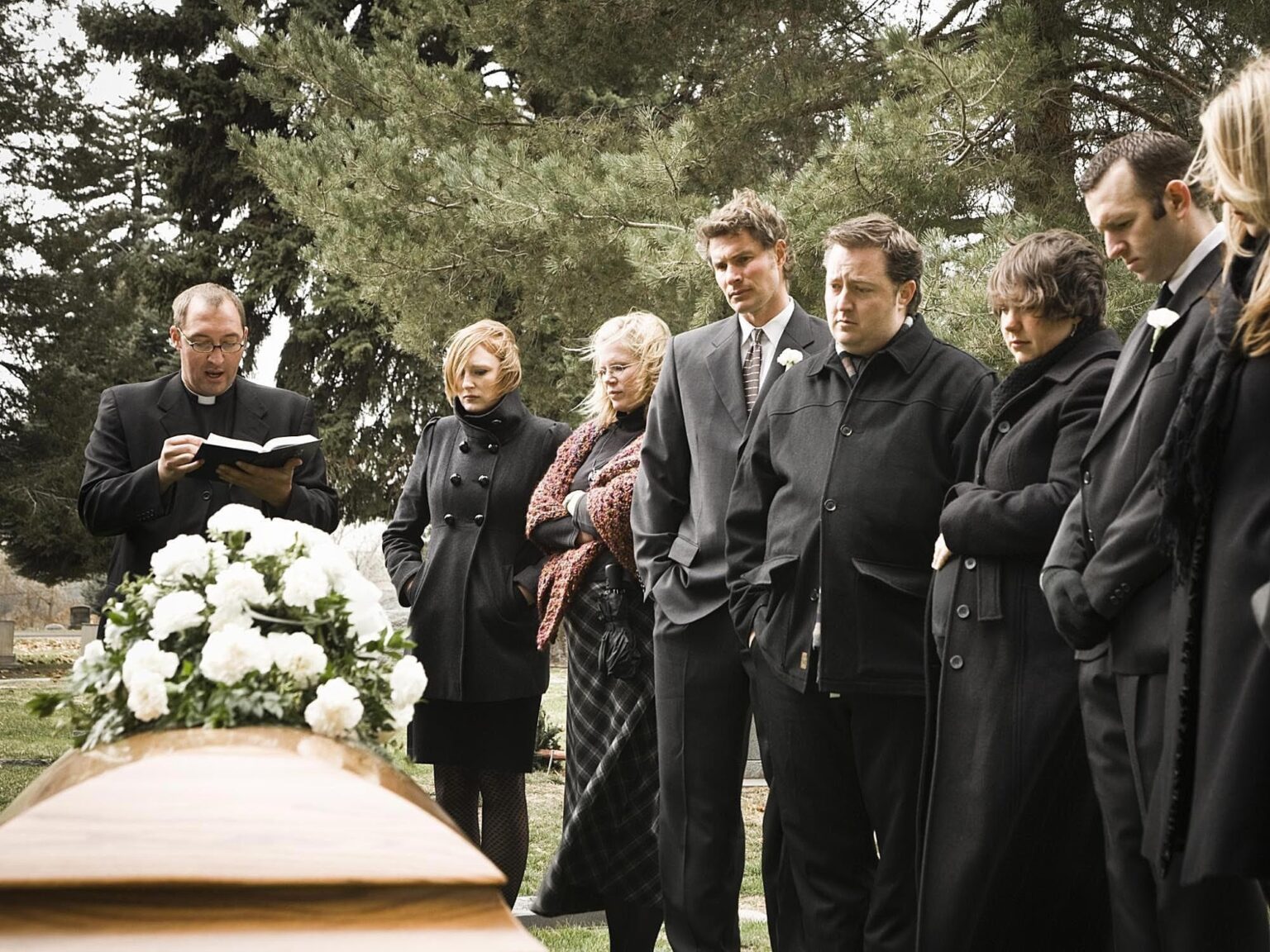 The Role of a Funeral Director in Planning a Burial Service 1 burial services
