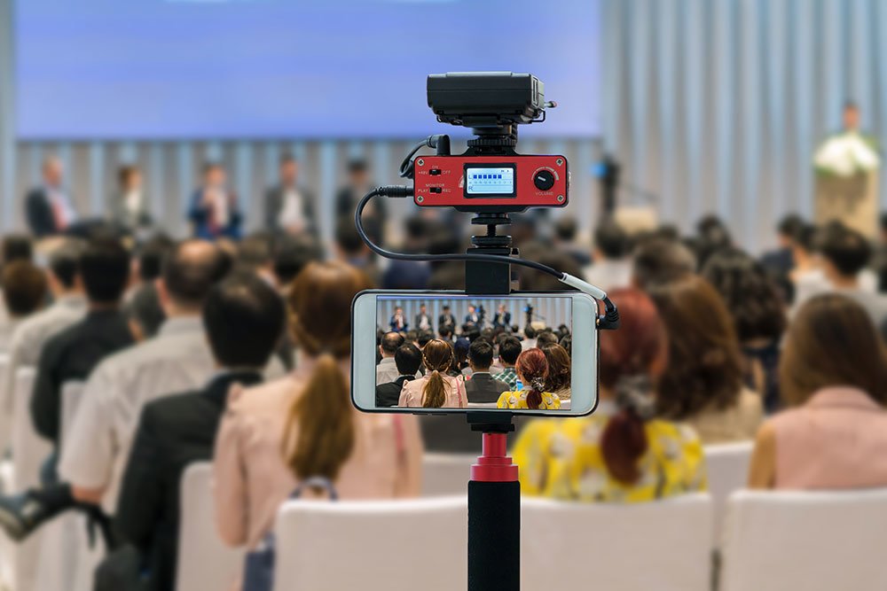 Livestreamed Funeral Services: Connecting Families Across Distances 4 Live streaming funeral